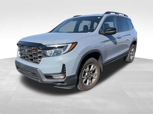 Used 2023 Honda Passport TrailSport image 3