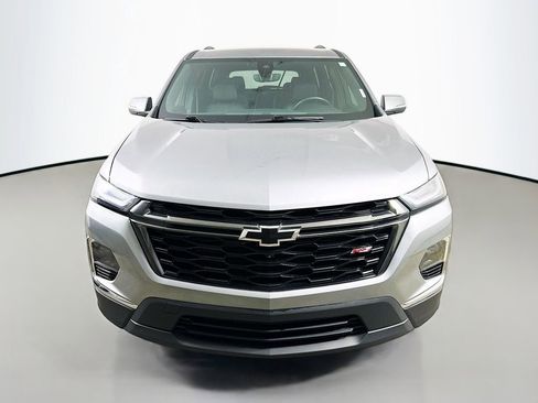 Used 2023 Chevrolet Traverse RS FWD image 2