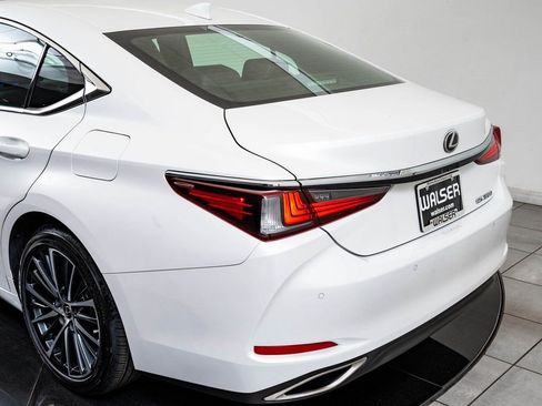 Certified 2023 Lexus ES 350 w/ Premium Package FWD image 23