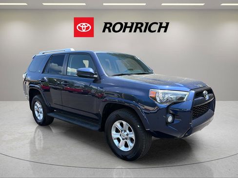 Used 2018 Toyota 4Runner SR5 AWD/4WD image 4