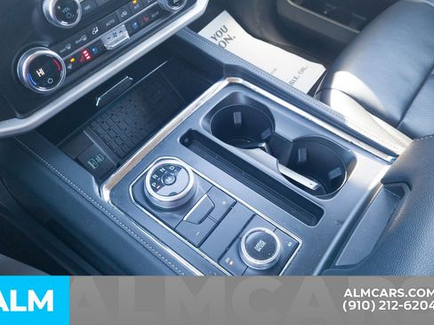 Used 2024 Ford Expedition XLT image 28