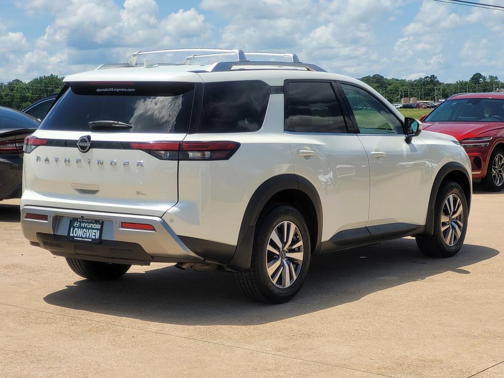 Used 2023 Nissan Pathfinder SL w/ Lighting Package (N92) FWD image 4