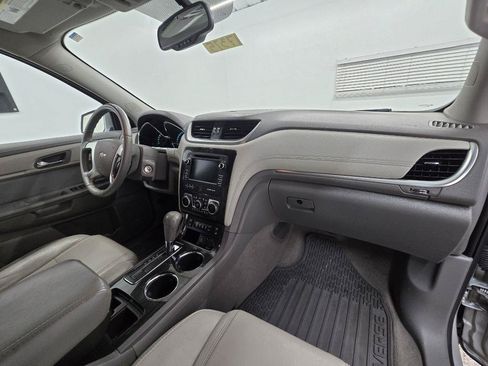Used 2017 Chevrolet Traverse LT FWD image 22