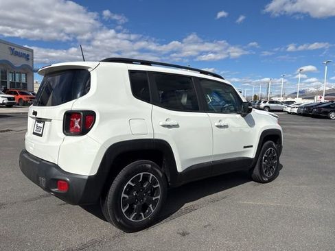 Used 2023 Jeep Renegade Latitude w/ Sun/Sound Group image 3