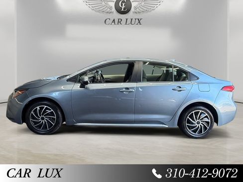 Used 2020 Toyota Corolla LE FWD image 2