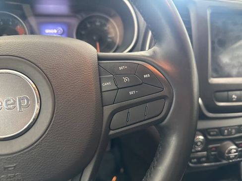 Used 2019 Jeep Cherokee Trailhawk w/ Cold Weather Group AWD/4WD image 34