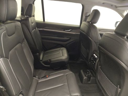Used 2023 Jeep Grand Cherokee L Limited AWD/4WD image 19