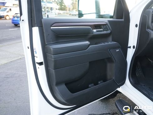 Used 2024 GMC Sierra 3500 SLT w/ SLT Premium Package image 18