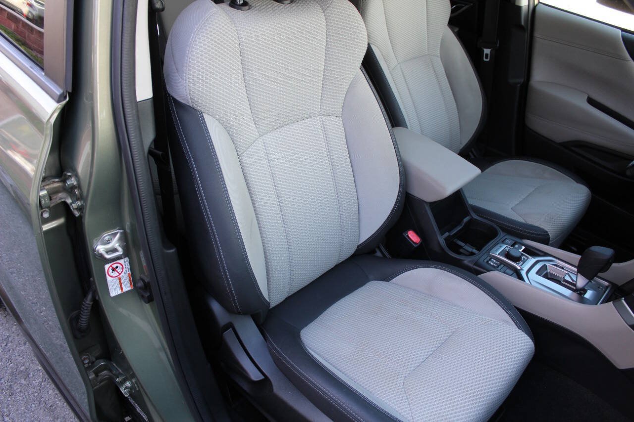 Used 2019 Subaru Forester Premium w/ All-Weather Package AWD/4WD image 16
