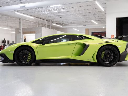 Used 2016 Lamborghini Aventador LP 750-4 Superveloce AWD/4WD image 2