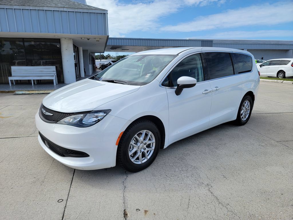 Used 2022 Chrysler Voyager LX FWD image 1