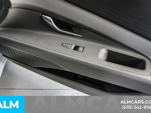 Used 2025 Hyundai Elantra SE image 37