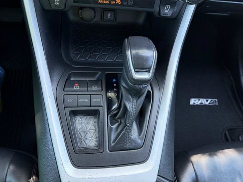 Used 2022 Toyota RAV4 XLE Premium FWD image 48