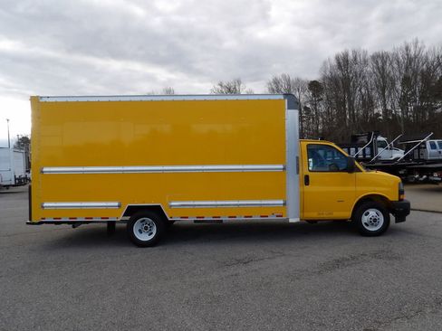 Used 2021 GMC Savana 3500 Extended w/ Power Convenience Package image 9