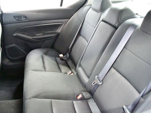 Used 2025 Nissan Altima 2.5 SV FWD image 10