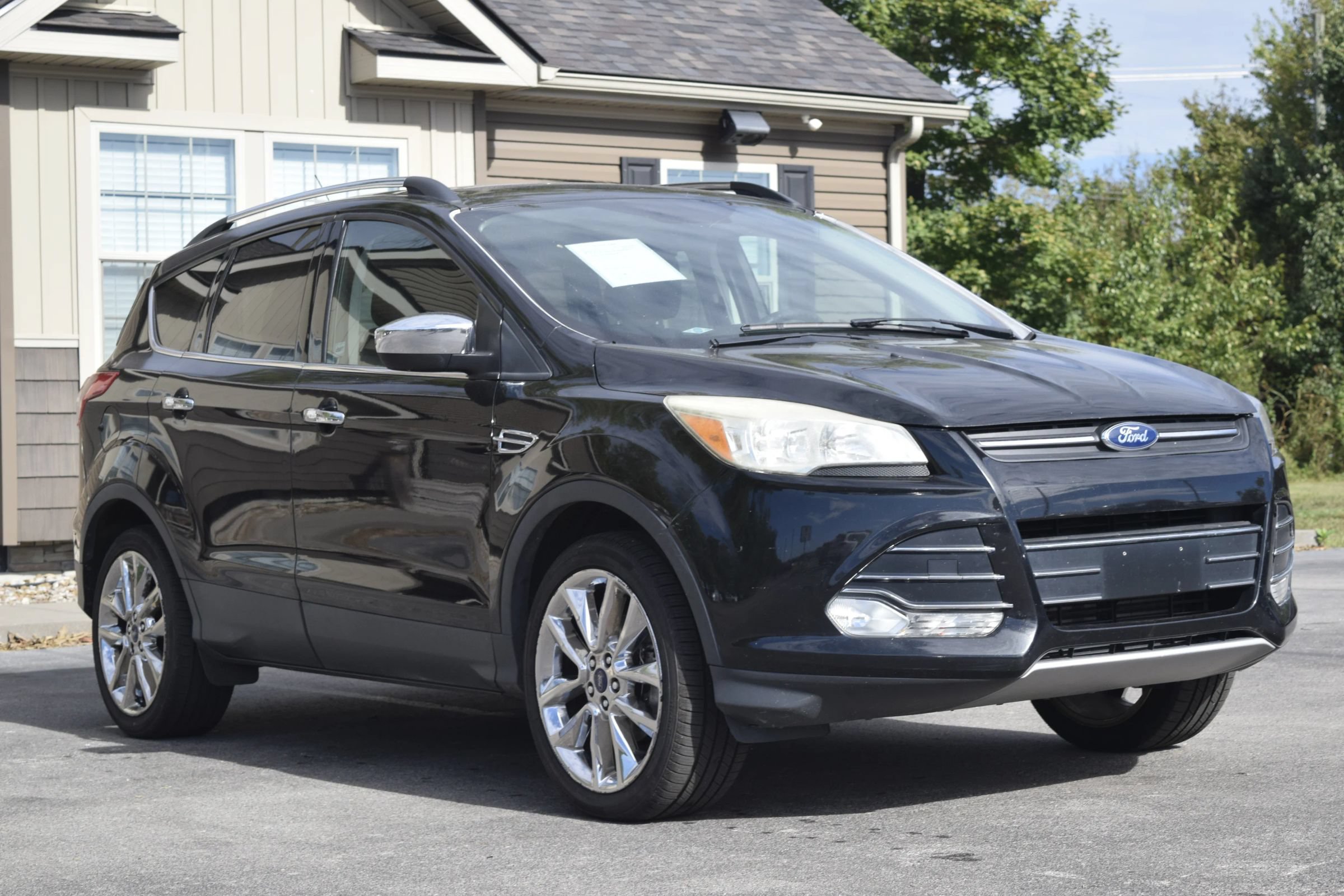 Used 2015 Ford Escape SE w/ SE Chrome Package FWD image 1