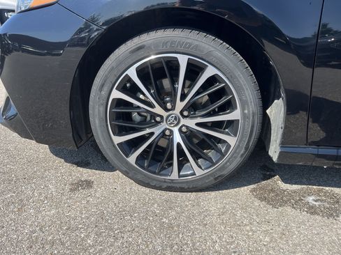 Used 2018 Toyota Camry SE FWD image 8