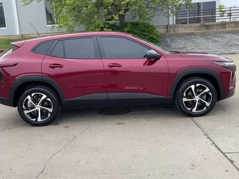 Used 2024 Chevrolet Trax RS w/ Driver Confidence Package FWD image 9