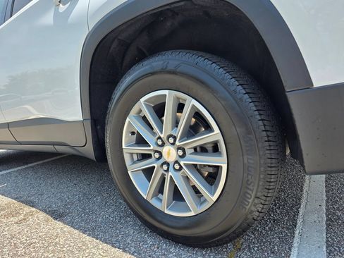 Certified 2023 Chevrolet Traverse LT FWD image 35