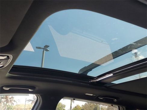 Used 2019 Kia Sorento SX image 33