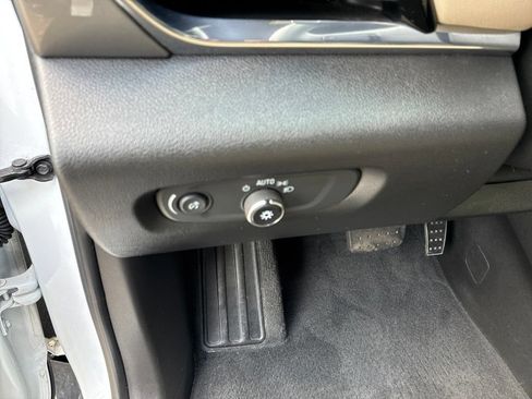 Used 2022 Chevrolet Traverse LS FWD image 25
