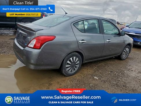 Used 2016 Nissan Versa SV FWD image 4