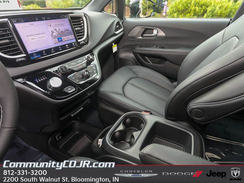 New 2026 Chrysler Voyager LX image 17