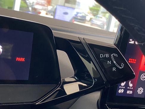 Certified 2023 Volkswagen ID.4 Pro AWD/4WD image 11