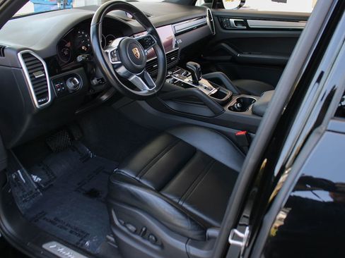 Used 2023 Porsche Cayenne Platinum Edition image 14