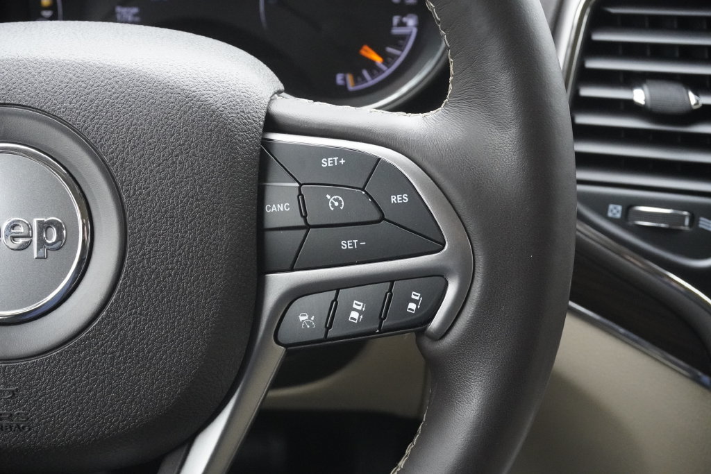 Used 2018 Jeep Grand Cherokee Overland AWD/4WD image 13