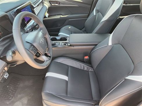 New 2026 Toyota Camry Hybrid image 9