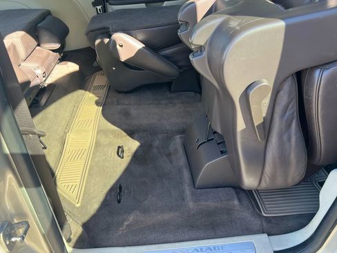 Used 2014 Cadillac Escalade ESV Platinum image 50