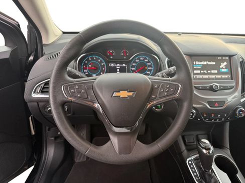Used 2017 Chevrolet Cruze LT w/ Convenience Package FWD image 11