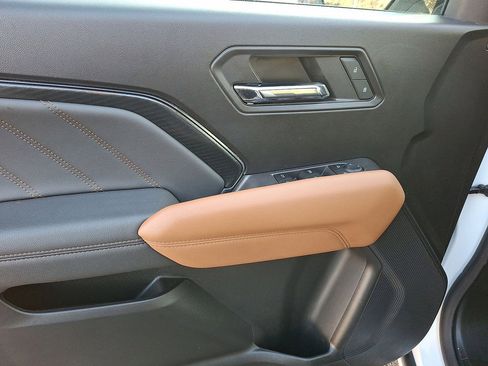 Used 2024 GMC Canyon AT4 image 10