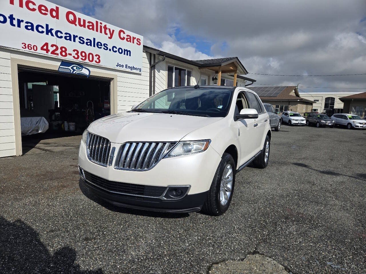 Used 2014 Lincoln MKX AWD w/ Equipment Group 101A image 3