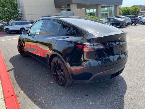 Used 2020 Tesla Model Y Long Range image 4