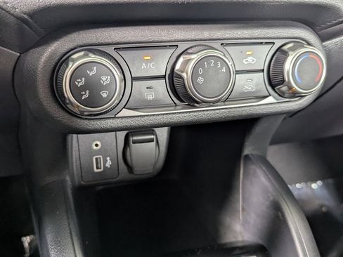 Used 2021 Nissan Versa S FWD image 20