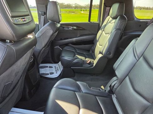 Used 2017 Cadillac Escalade ESV Platinum AWD/4WD image 53