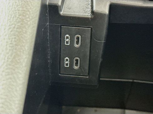 Certified 2025 Toyota Sienna XLE FWD image 35