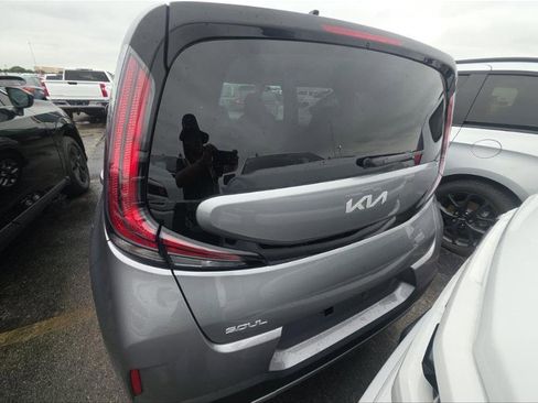 Used 2025 Kia Soul LX w/ LX Technology Package FWD image 10