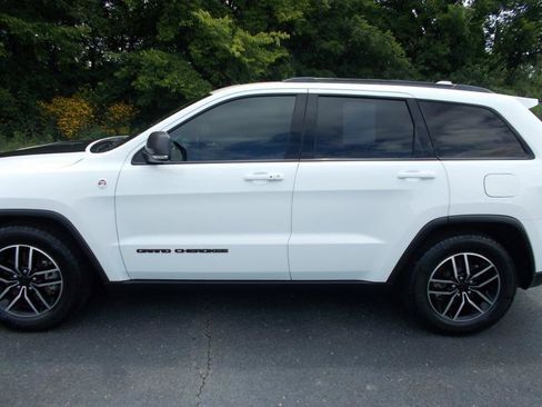 Used 2021 Jeep Grand Cherokee Trailhawk w/ Premium Lighting Group AWD/4WD image 6