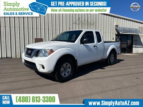 Used 2012 Nissan Frontier SV image 1