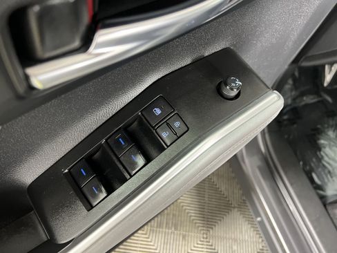 Used 2022 Toyota Highlander XLE AWD/4WD image 15