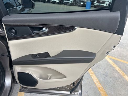 Used 2020 Lincoln Nautilus Reserve image 12