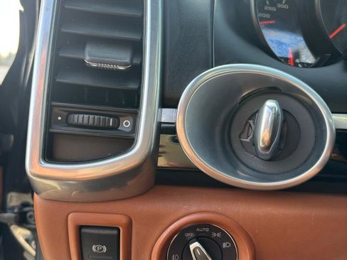 Used 2017 Porsche Cayenne Platinum Edition image 8