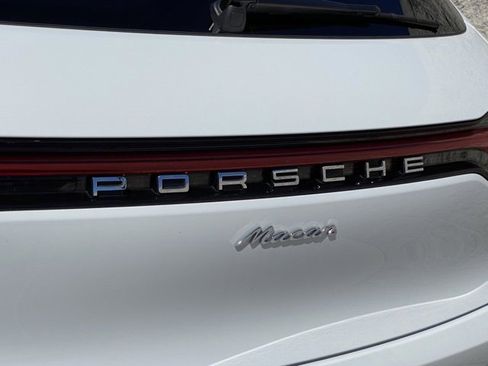 Certified 2025 Porsche Macan image 33