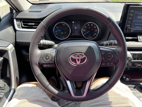 Used 2022 Toyota RAV4 XLE Premium AWD/4WD image 18