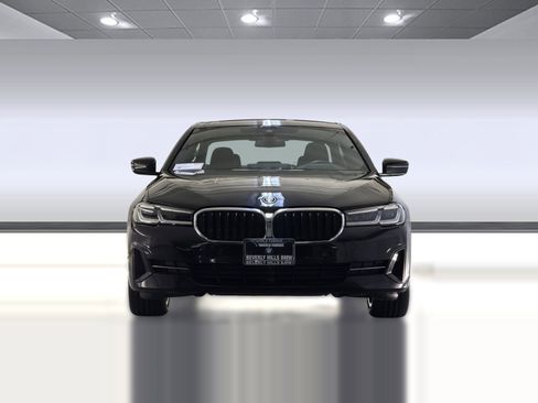 Used 2023 BMW 530e w/ Premium Package image 5