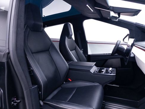 Used 2024 Tesla Cybertruck AWD Crew Cab image 33
