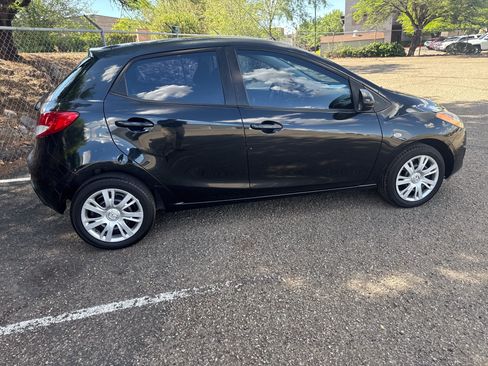 Used 2014 MAZDA MAZDA2 Sport FWD image 10